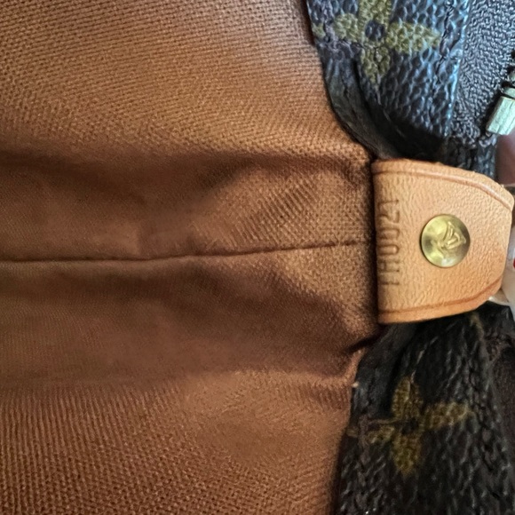 Authentic Louis Vuitton Monogram Cabas Mezzo - Picture 7 of 11